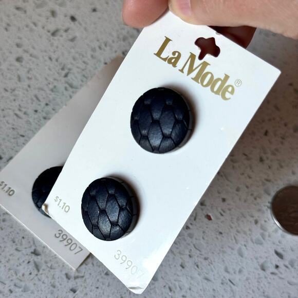 6 NEW 1970s Vintage Navy Blumenthal Domed Lattice Shank Buttons On Card 3/4" - Picture 3 of 7